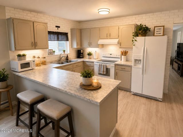 28 Bananier Drive, Toms River, NJ 08757