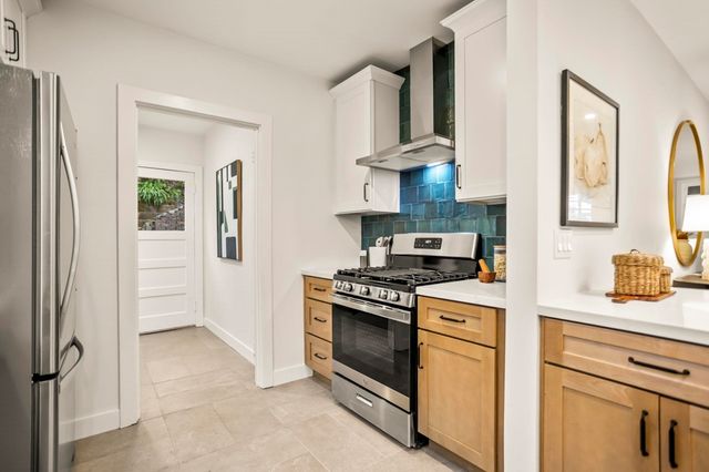 1587 1587 Trestle Glen Rd., Oakland, CA 94610