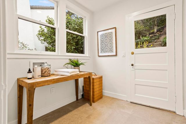 1587 1587 Trestle Glen Rd., Oakland, CA 94610