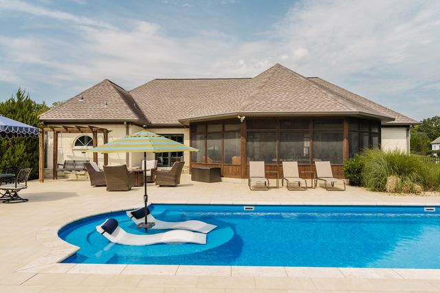 107 Meadowlake Dr, Gallatin, TN 37066