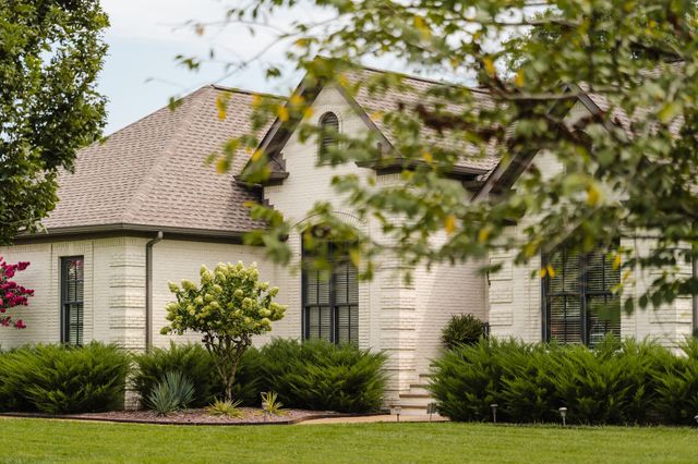 107 Meadowlake Dr, Gallatin, TN 37066