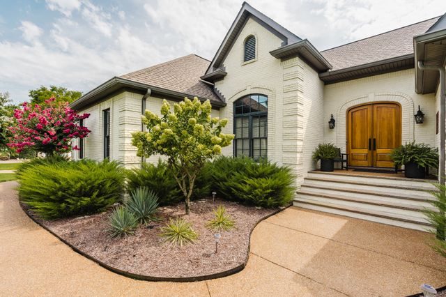107 Meadowlake Dr, Gallatin, TN 37066