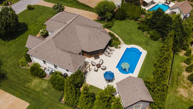 107 Meadowlake Dr, Gallatin, TN 37066