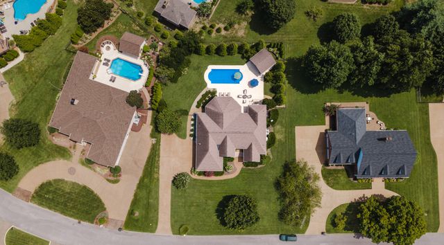 107 Meadowlake Dr, Gallatin, TN 37066