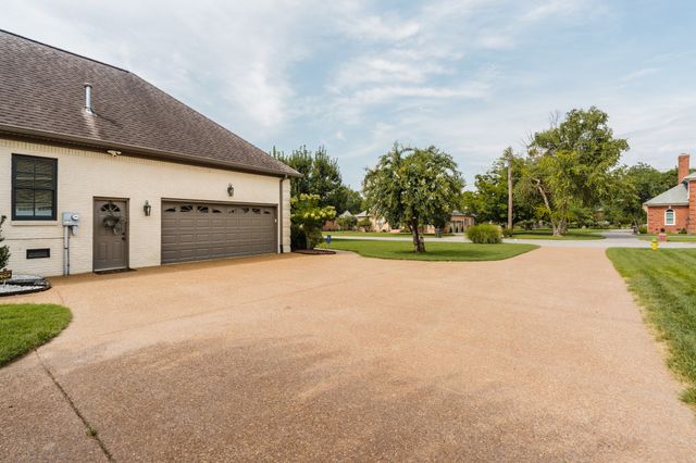 107 Meadowlake Dr, Gallatin, TN 37066