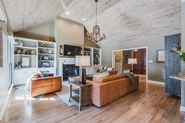 107 Meadowlake Dr, Gallatin, TN 37066