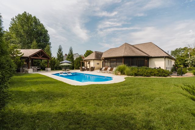 107 Meadowlake Dr, Gallatin, TN 37066