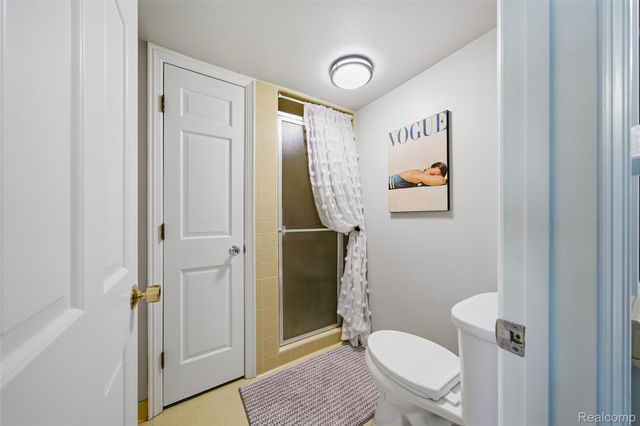 19710 13 Mile Road 107, Beverly Hills Village, MI 48025