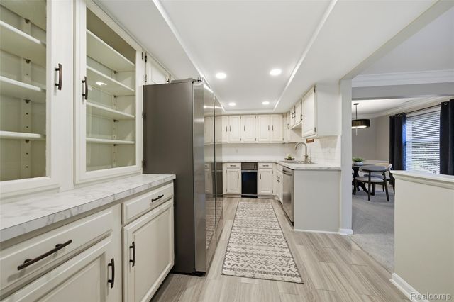 19710 13 Mile Road 107, Beverly Hills Village, MI 48025