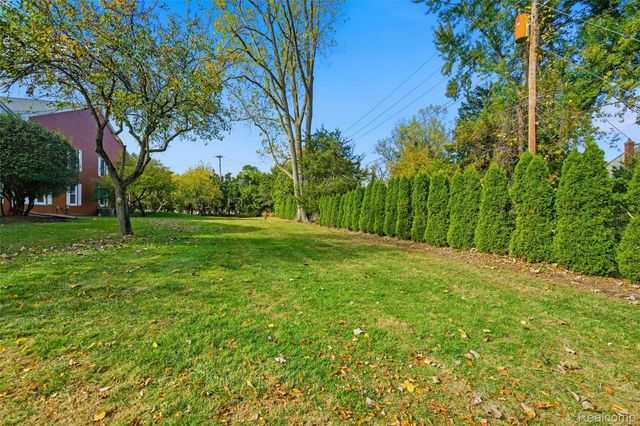 19710 13 Mile Road 107, Beverly Hills Village, MI 48025