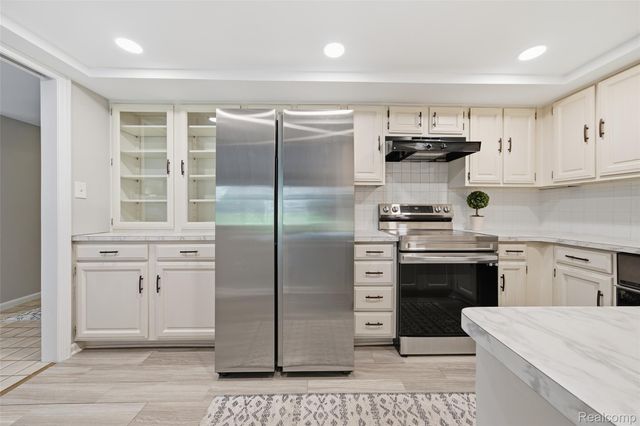 19710 13 Mile Road 107, Beverly Hills Village, MI 48025