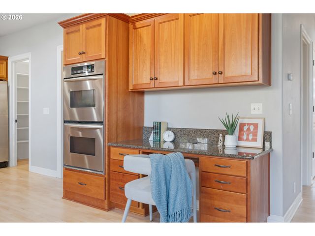 1165 SKYLARK Ln, Eugene, OR 97401