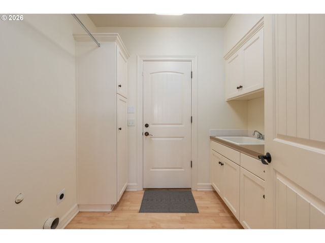 1165 SKYLARK Ln, Eugene, OR 97401