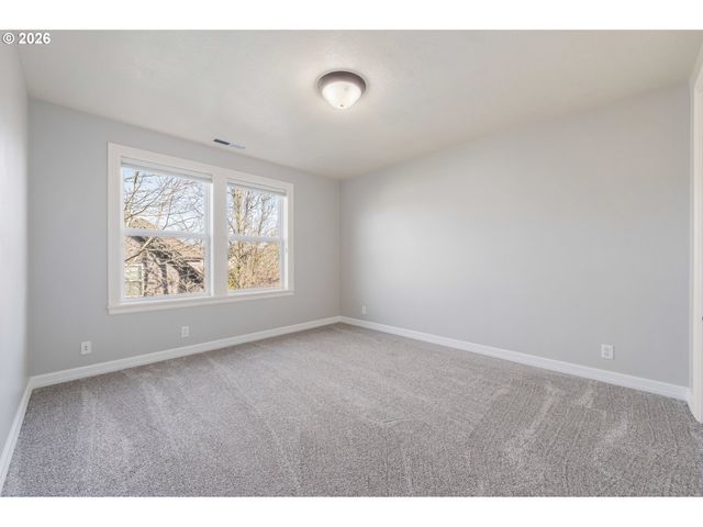 1165 SKYLARK Ln, Eugene, OR 97401