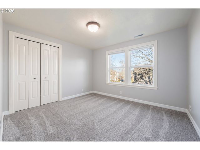 1165 SKYLARK Ln, Eugene, OR 97401