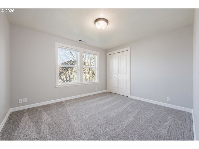 1165 SKYLARK Ln, Eugene, OR 97401