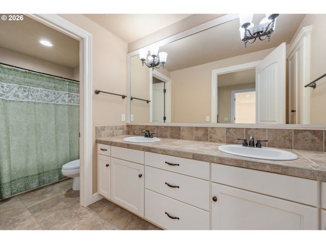 1165 SKYLARK Ln, Eugene, OR 97401