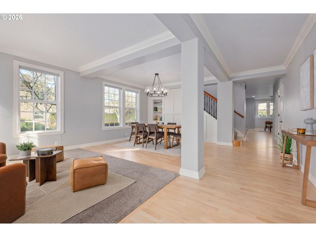 1165 SKYLARK Ln, Eugene, OR 97401