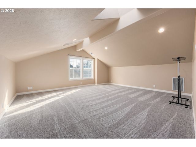 1165 SKYLARK Ln, Eugene, OR 97401