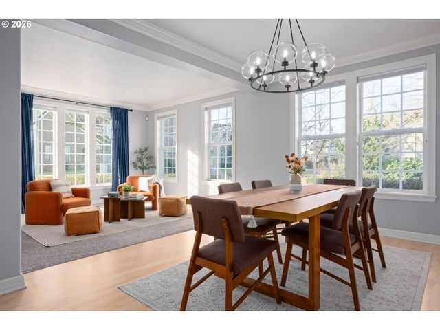 1165 SKYLARK Ln, Eugene, OR 97401