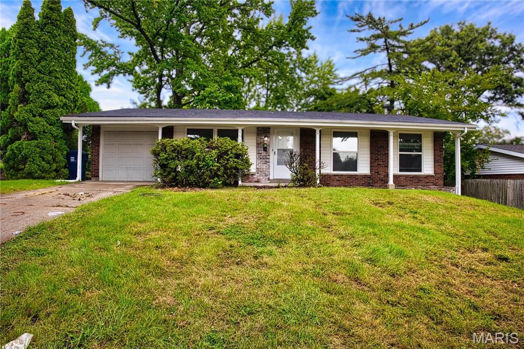 3535 Brookstone Drive, Florissant, MO 63033