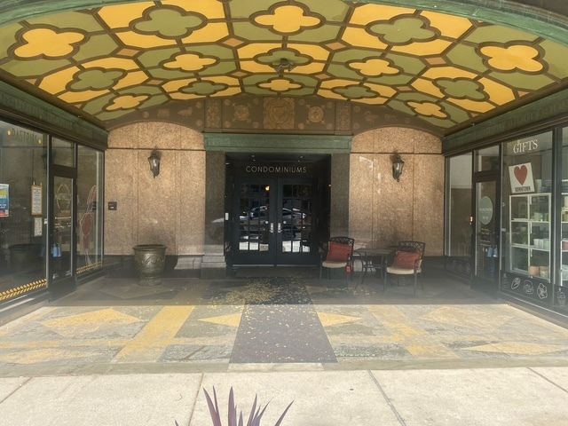 212 N Center Street 205, Bloomington, IL 61701