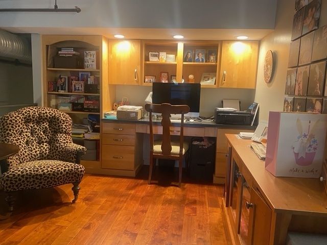 212 N Center Street 205, Bloomington, IL 61701