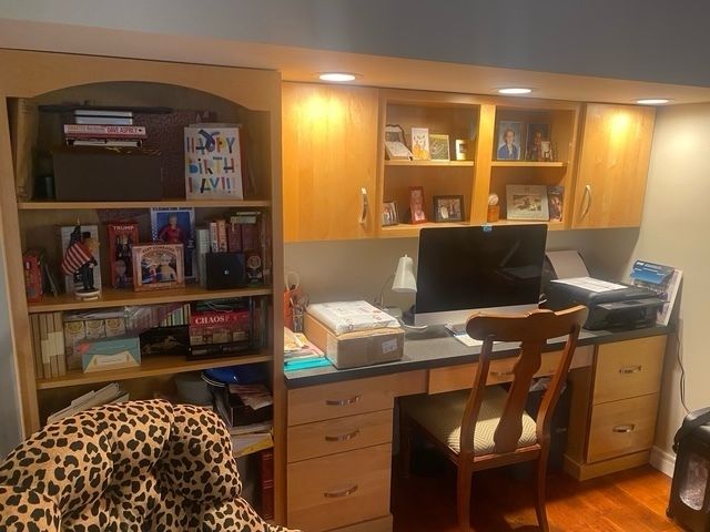 212 N Center Street 205, Bloomington, IL 61701