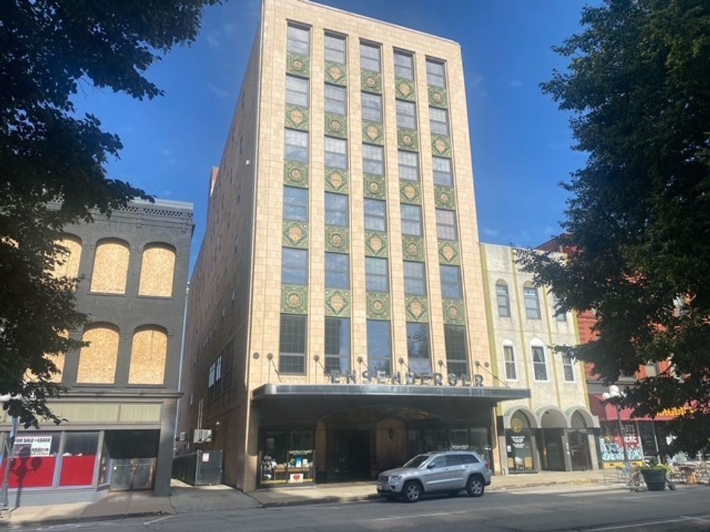 212 N Center Street 205, Bloomington, IL 61701