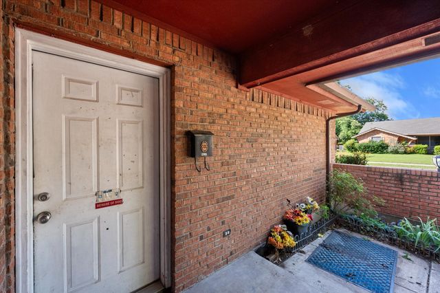 2305 Gilbert Circle, Arlington, TX 76010