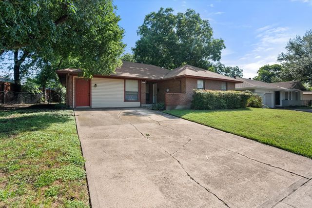 2305 Gilbert Circle, Arlington, TX 76010