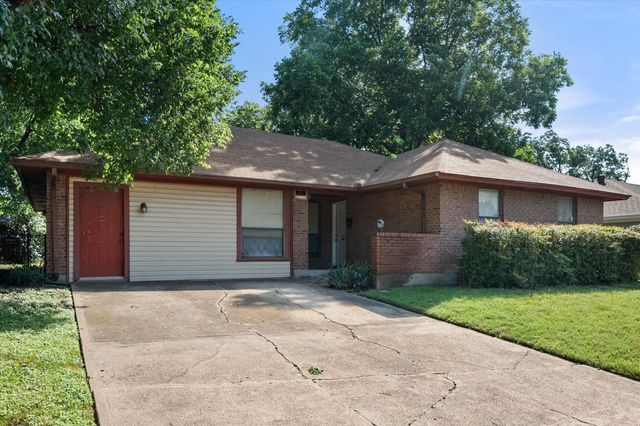 2305 Gilbert Circle, Arlington, TX 76010