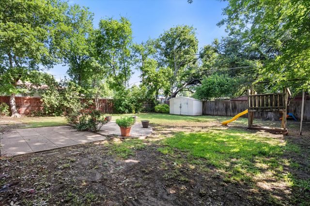 2305 Gilbert Circle, Arlington, TX 76010