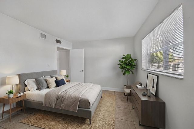 51 NE 24th Street 4, Wilton Manors, FL 33305