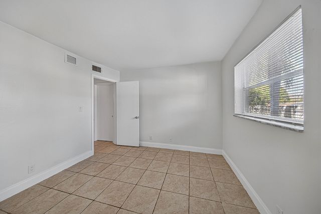 51 NE 24th Street 4, Wilton Manors, FL 33305