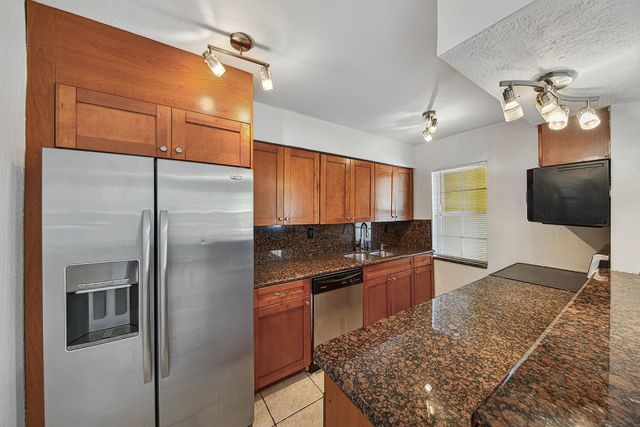 51 NE 24th Street 4, Wilton Manors, FL 33305