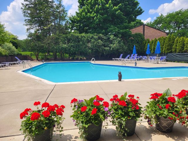 758 Greenhills Drive, Ann Arbor, MI 48105