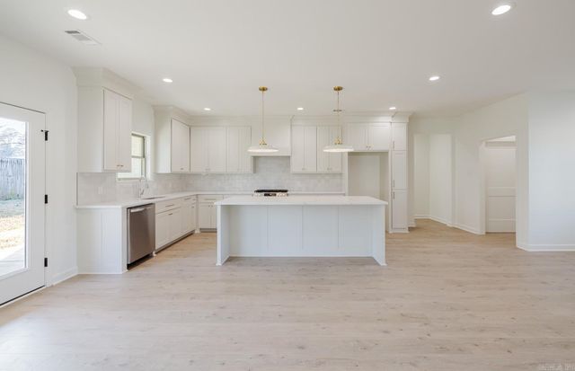 3871 Spencer Crossing Dr, Benton, AR 72019