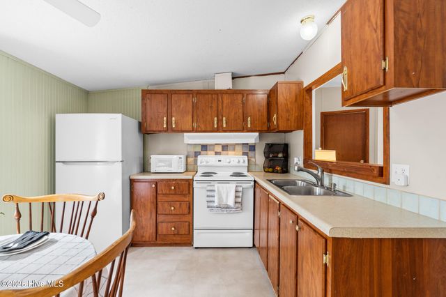 1319 Woodcrest Road, Southport, NC 28461