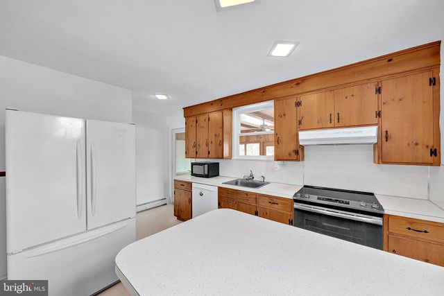 112 SEARCH AVE, Pennington, NJ 08534