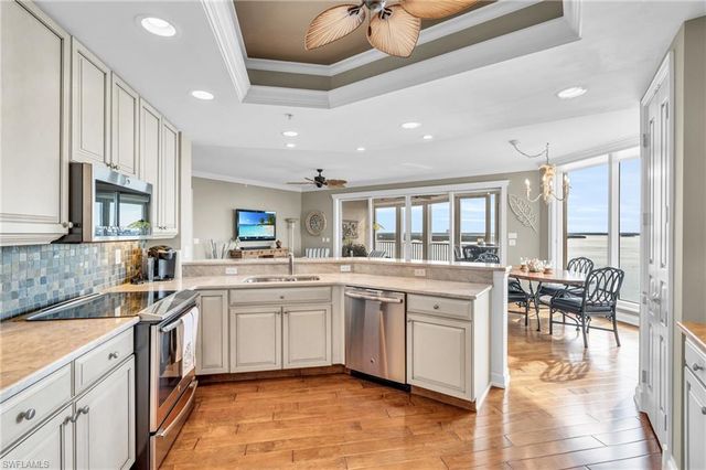 4137 Bay Beach LN 585, Fort Myers Beach, FL 33931