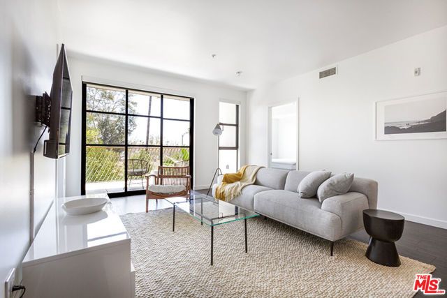 5800 Harold Way 319, Los Angeles, CA 90028