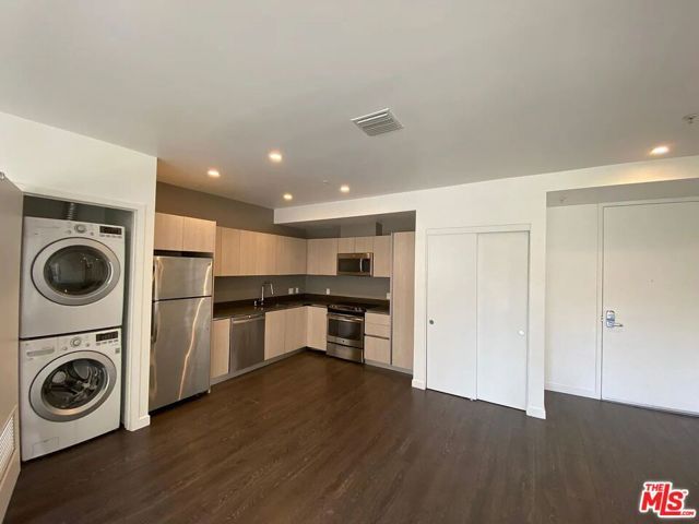 5800 Harold Way 319, Los Angeles, CA 90028
