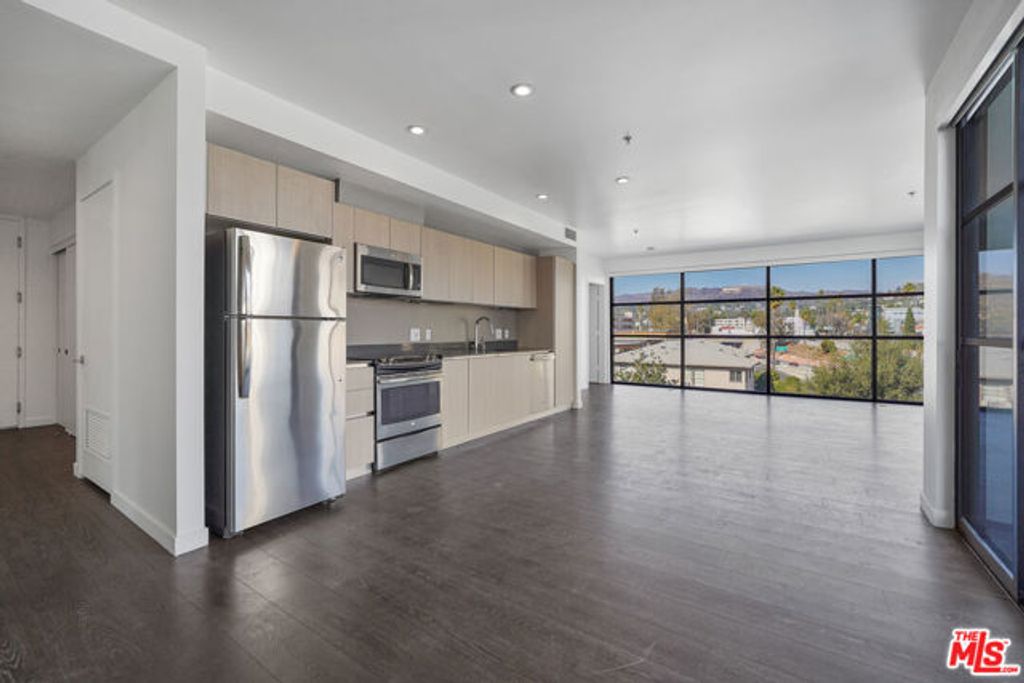 5800 Harold Way 319, Los Angeles, CA 90028