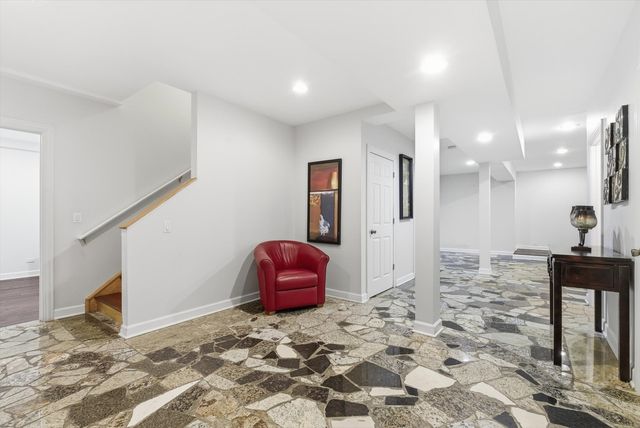 395 S Scott Street, Elmhurst, IL 60126