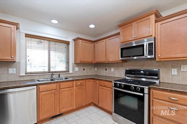 1800 SW Silverstone Ave, Mountain Home, ID 83647