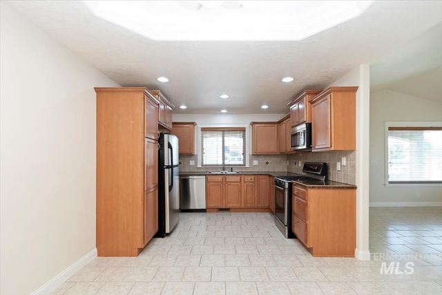 1800 SW Silverstone Ave, Mountain Home, ID 83647