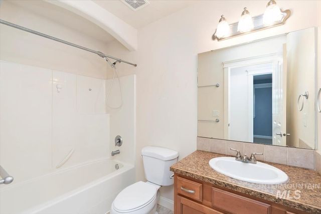 1800 SW Silverstone Ave, Mountain Home, ID 83647