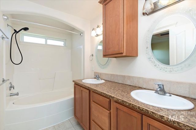 1800 SW Silverstone Ave, Mountain Home, ID 83647