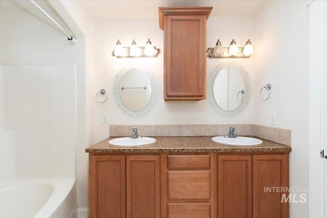 1800 SW Silverstone Ave, Mountain Home, ID 83647